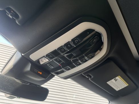 Certified 2022 Porsche Macan image 47