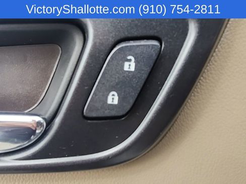 Used 2017 GMC Yukon XL SLE w/ SLE Value Package image 19