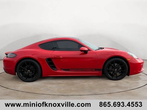 Used 2022 Porsche 718 Cayman image 2