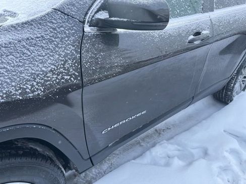 Used 2021 Jeep Cherokee Latitude Lux w/ Sun & Sound Group image 10