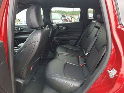 Used 2025 Jeep Compass Trailhawk AWD/4WD image 10