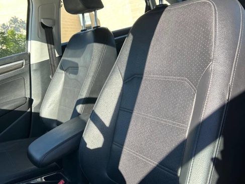 Used 2018 Volkswagen Passat 2.0T SE w/ SE Lighting Package image 18