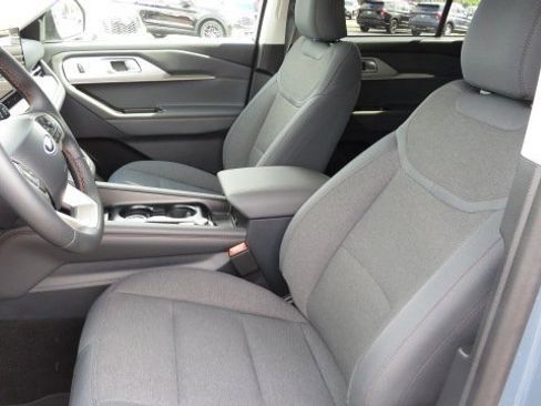 Used 2025 Ford Explorer Active image 4