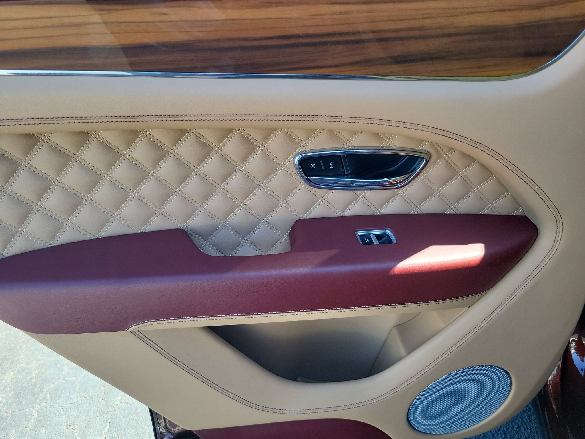 Used 2022 Bentley Bentayga AWD/4WD image 12