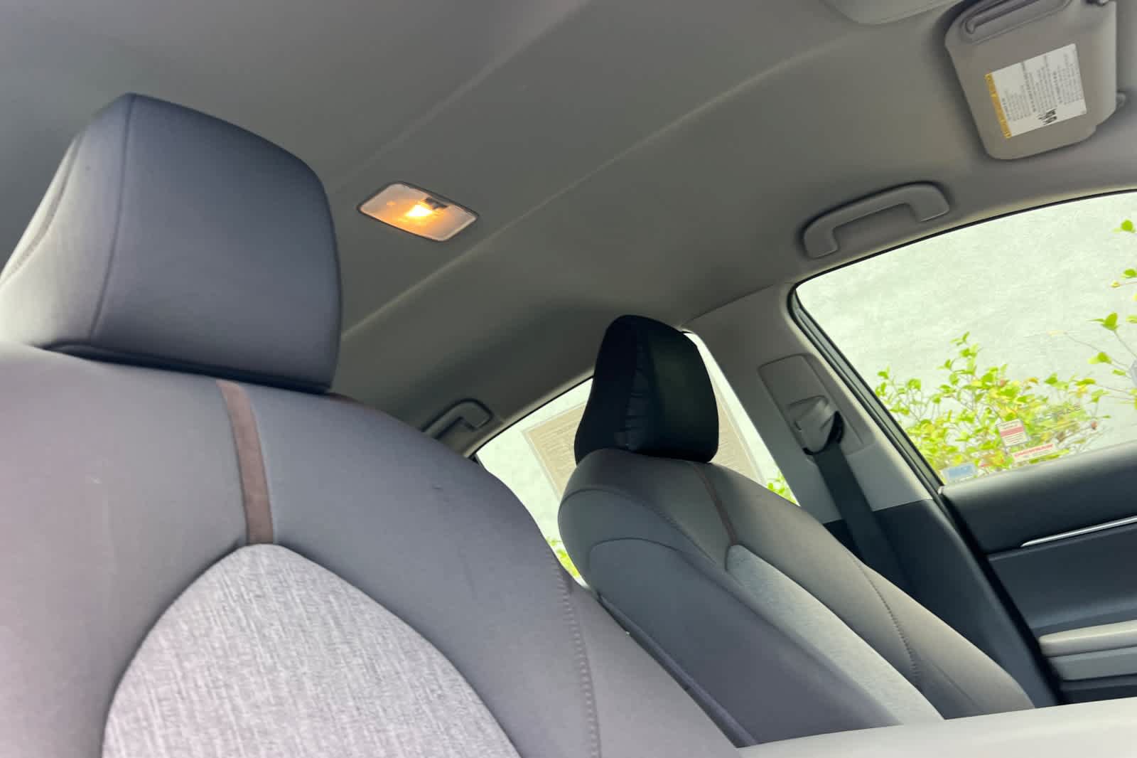 Used 2018 Toyota Camry LE FWD image 16