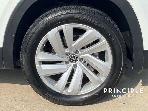 Used 2021 Volkswagen Atlas Cross Sport SE w/ V6 Towing Package FWD image 4