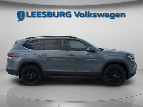 New 2026 Volkswagen Atlas SE image 14