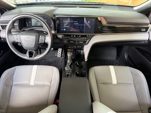 Used 2025 Toyota Camry SE w/ Multimedia Upgrade Package image 22