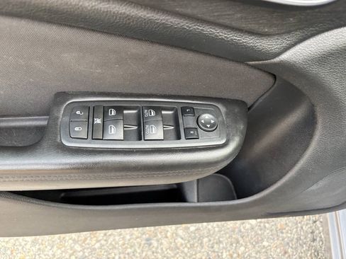 Used 2015 Chrysler 200 Limited w/ Convenience Group FWD image 23