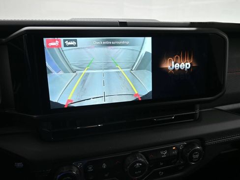 Used 2025 Jeep Wrangler Unlimited Rubicon AWD/4WD image 15