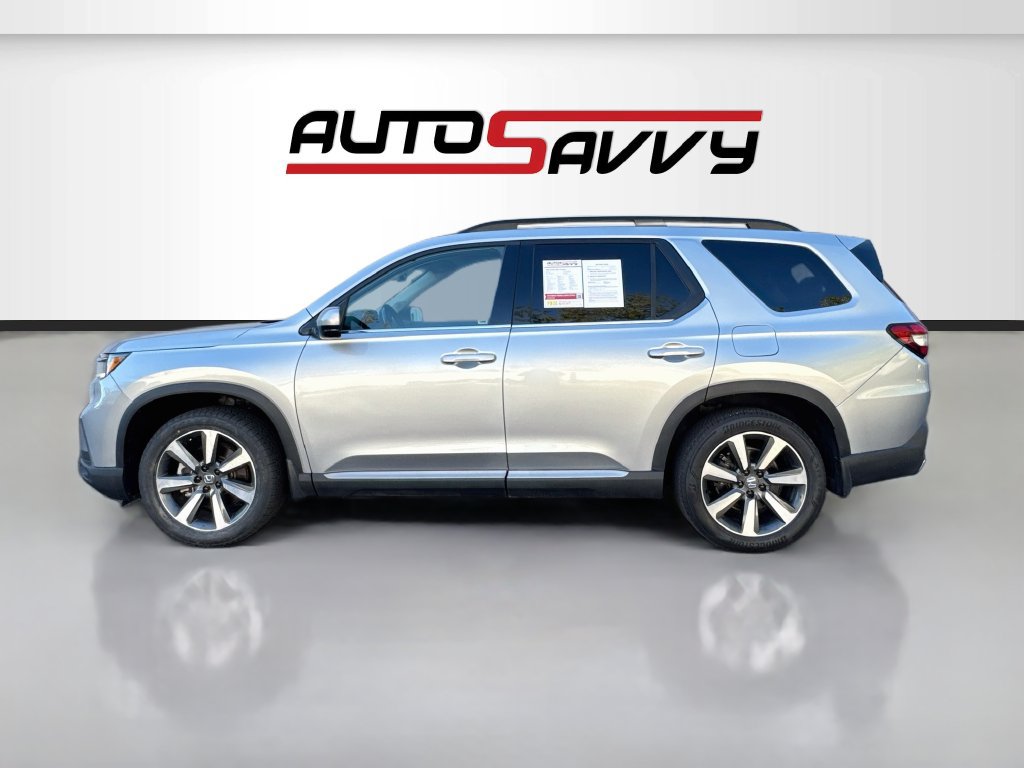 Used 2025 Honda Pilot Touring image 4