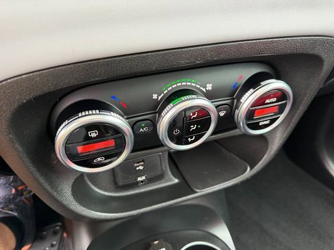 Used 2014 FIAT 500L Easy FWD image 16