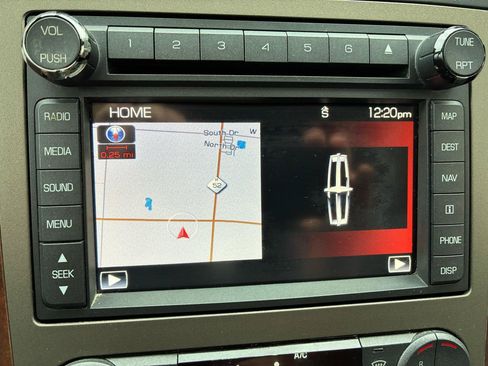 Used 2014 Lincoln Navigator L 4WD image 19