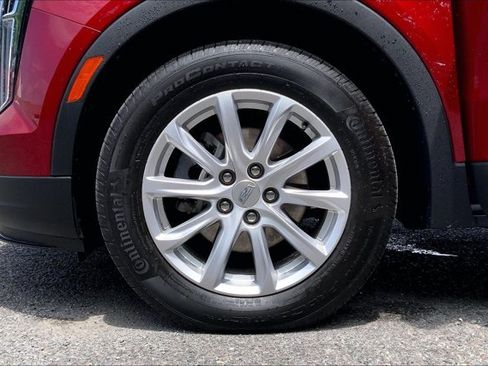 Used 2023 Cadillac XT4 Luxury w/ Cold Weather Package AWD/4WD image 8