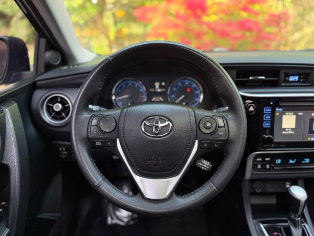 Used 2017 Toyota Corolla SE w/ SE Premium Package FWD image 19