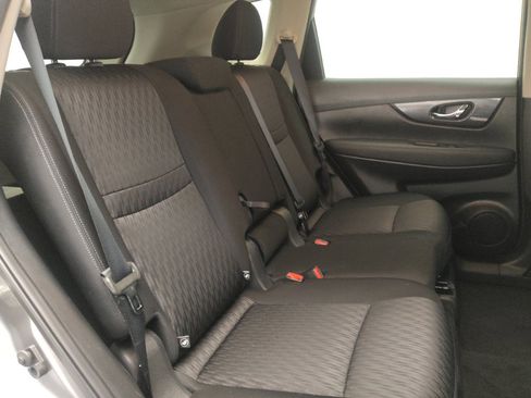 Used 2017 Nissan Rogue SV image 19