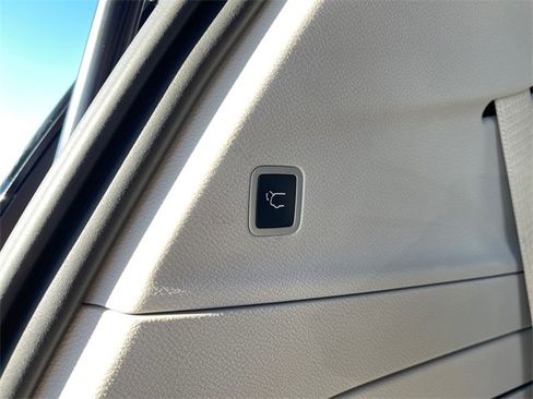 Used 2019 Chrysler Pacifica Limited image 19