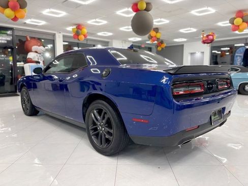 Used 2019 Dodge Challenger SXT w/ Plus Package image 10