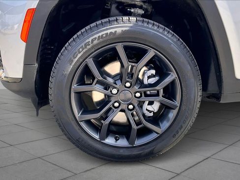 New 2025 Jeep Grand Cherokee L Limited image 11