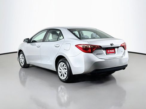 Used 2018 Toyota Corolla LE w/ Carpet Mat Package (TMS) FWD image 3