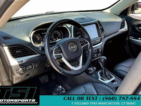 Used 2017 Jeep Cherokee Overland image 14