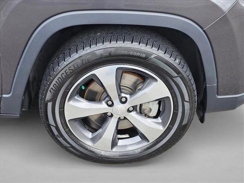 Used 2019 Jeep Cherokee Limited image 9