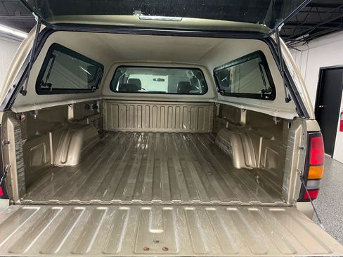 Used 2004 GMC Sierra 2500 W/T AWD/4WD image 8