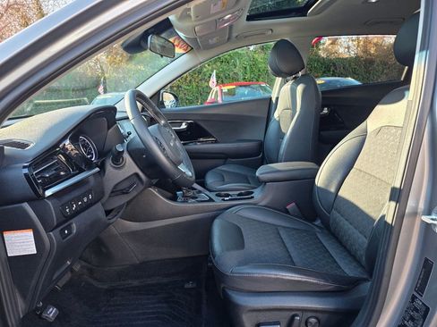 Used 2022 Kia Niro LXS image 18