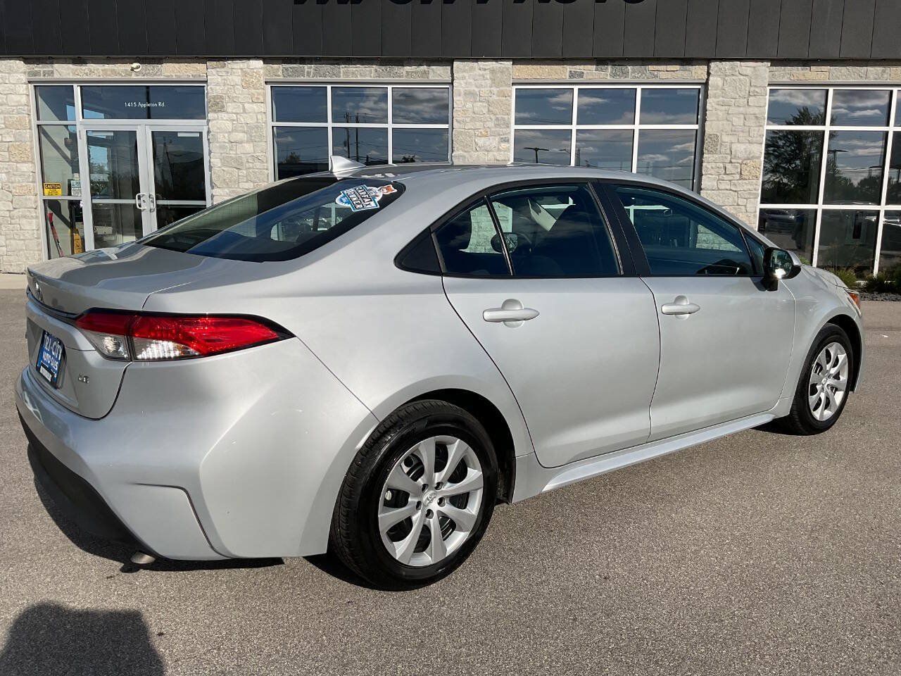 Used 2025 Toyota Corolla LE FWD image 7
