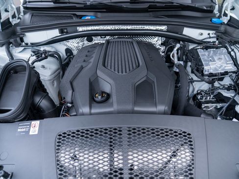 New 2026 Porsche Macan image 29