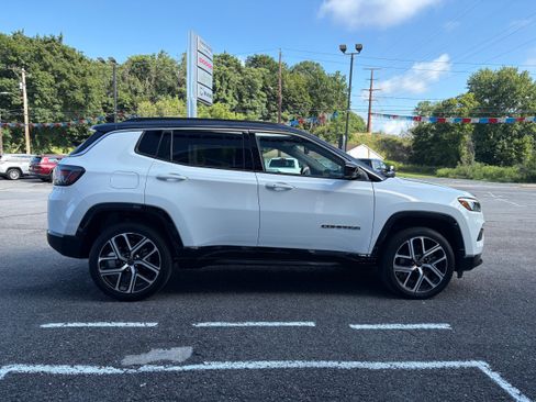 Certified 2025 Jeep Compass Limited w/ Elite Group AWD/4WD image 6