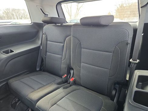 Used 2023 GMC Acadia SLE image 12