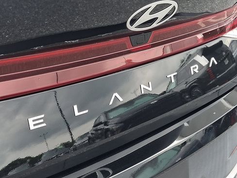 Certified 2024 Hyundai Elantra SEL FWD image 31