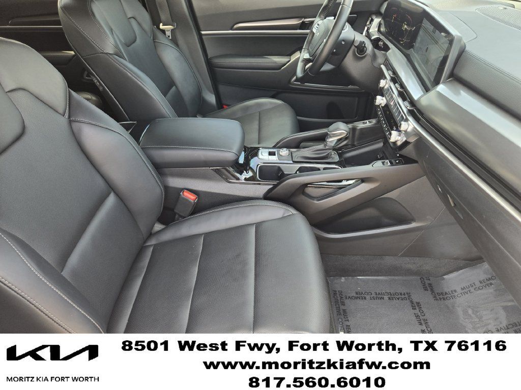 Certified 2025 Kia Telluride EX w/ EX Captain's Chair Package FWD image 12