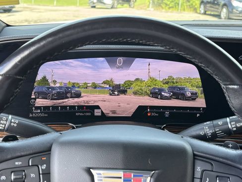Used 2022 Cadillac Escalade Luxury AWD/4WD image 9
