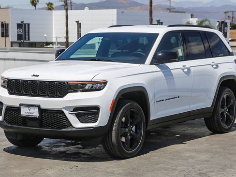 New 2025 Jeep Grand Cherokee Altitude image 4
