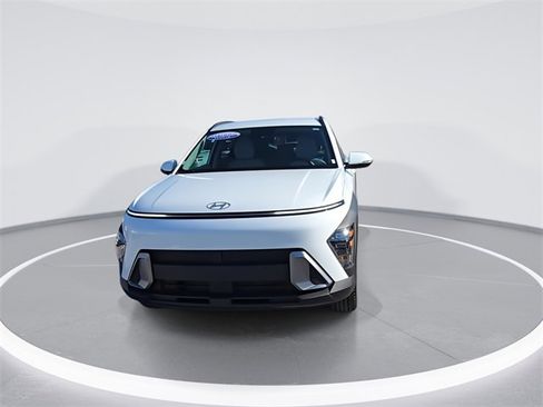 Certified 2025 Hyundai Kona SEL image 3