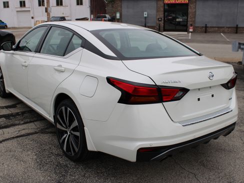 Certified 2022 Nissan Altima 2.5 SR image 3