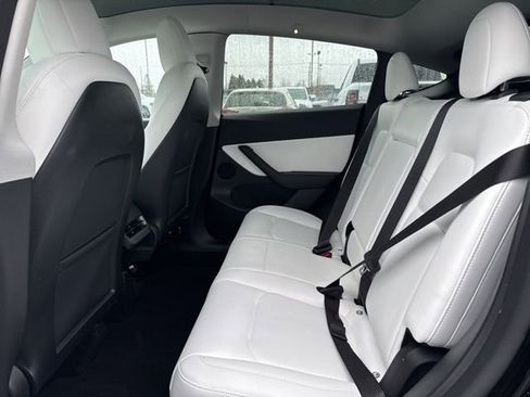 Used 2022 Tesla Model Y Performance image 17