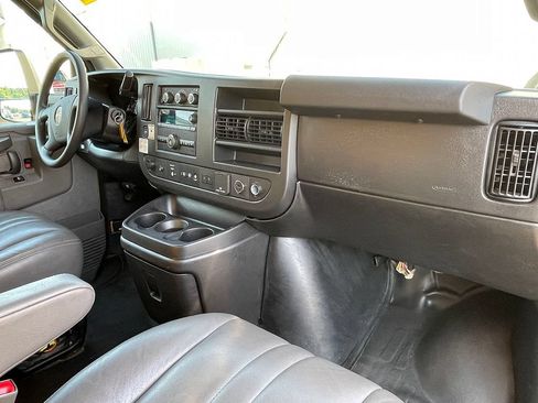 Used 2021 GMC Savana 3500 Extended w/ Power Convenience Package RWD image 18