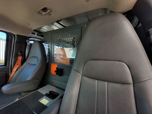 Used 2014 Chevrolet Express 2500 image 18