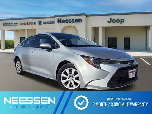 Used 2023 Toyota Corolla LE image 1