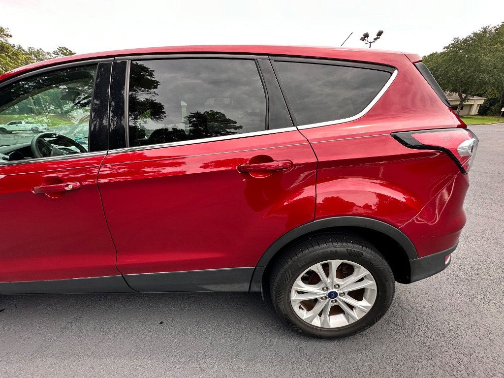 Used 2017 Ford Escape SE FWD image 5