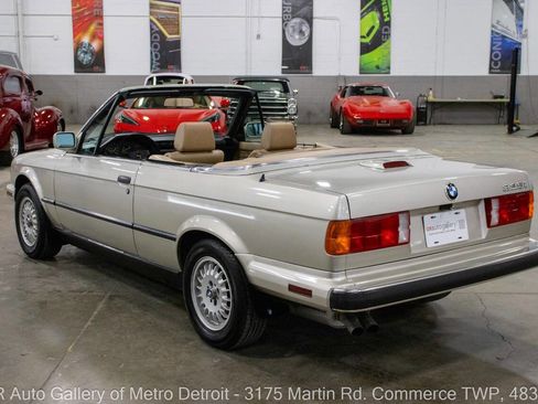 Used 1989 BMW 325i Convertible RWD image 5