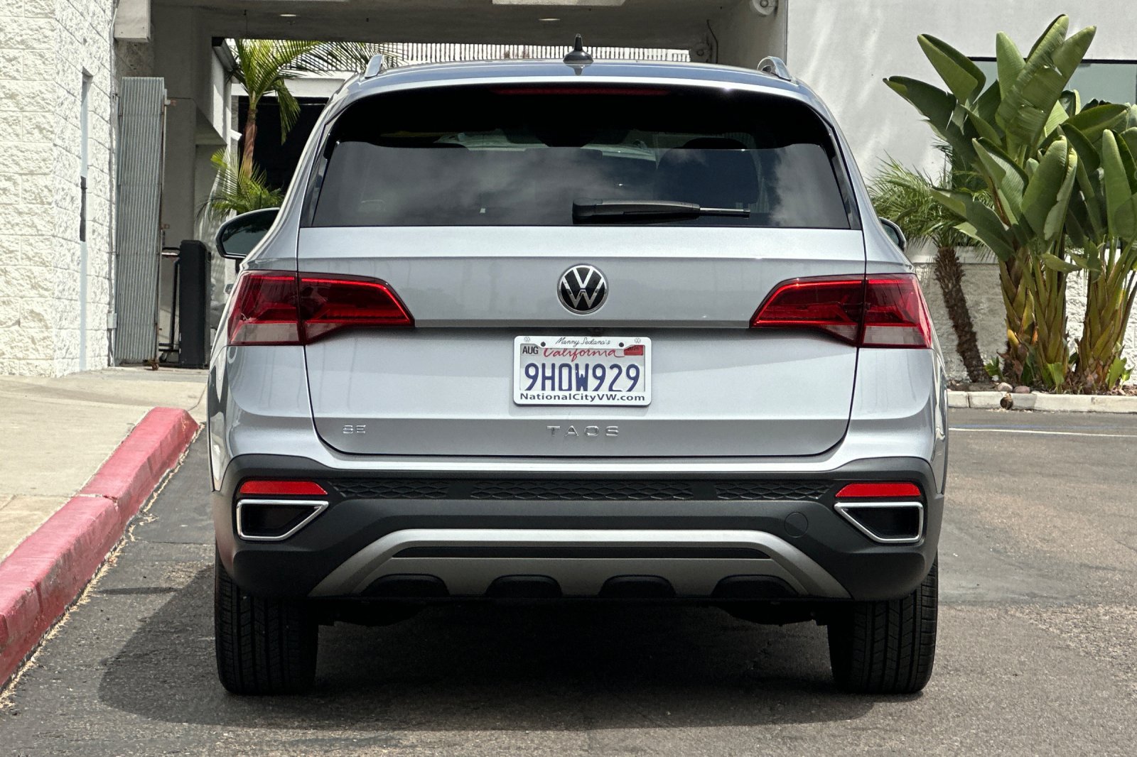 Used 2023 Volkswagen Taos SE FWD image 5