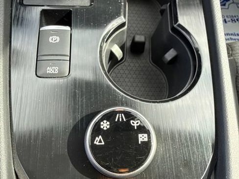 Used 2022 Nissan Rogue SV AWD/4WD image 19