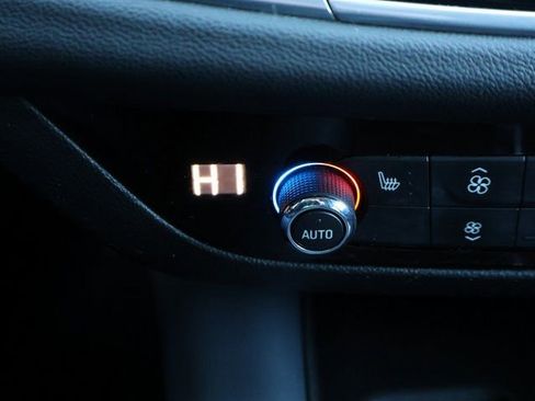 Used 2021 Buick Enclave Essence image 32