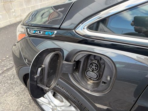 Used 2019 Chevrolet Bolt LT FWD image 8