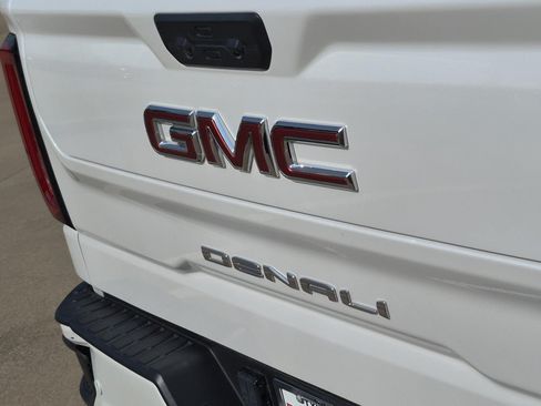 Certified 2023 GMC Sierra 1500 Denali w/ Technology Package AWD/4WD image 8