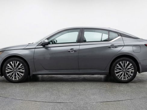 Used 2025 Nissan Altima 2.5 SV FWD image 5